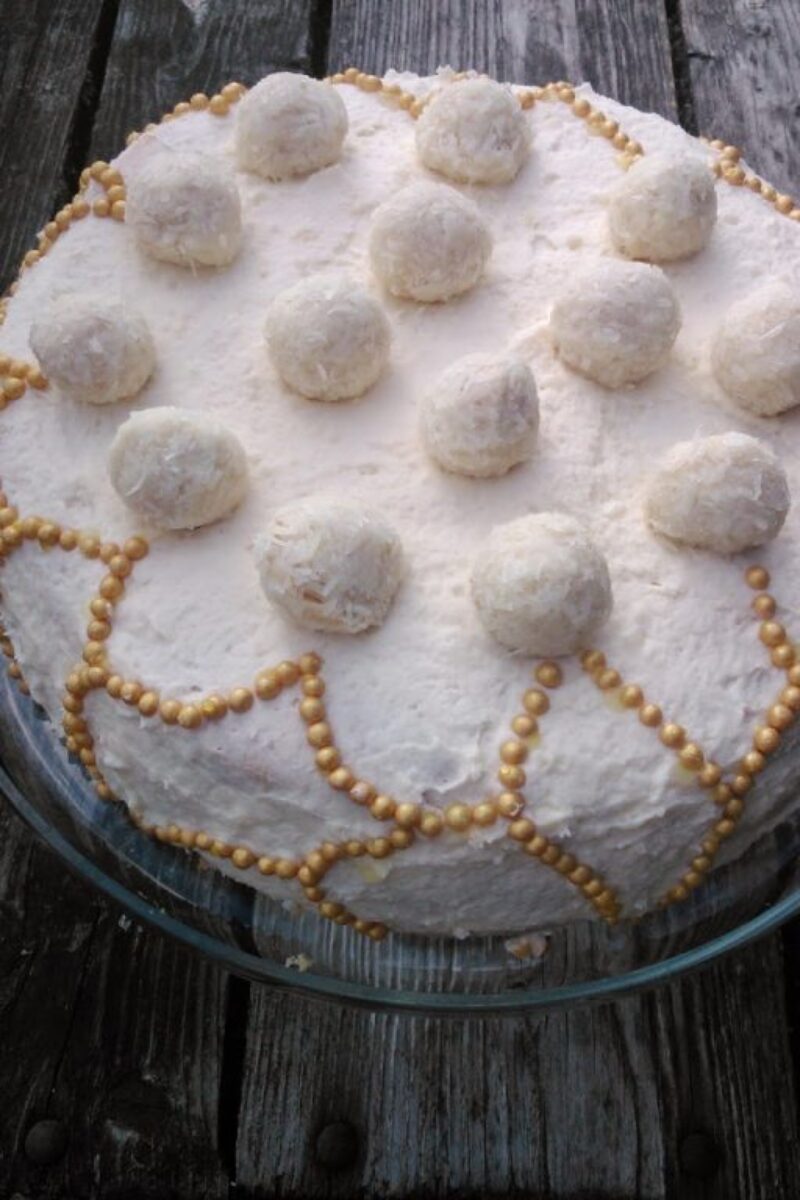 Tort Rafaello (krem budyniowy, krem kokosowy).