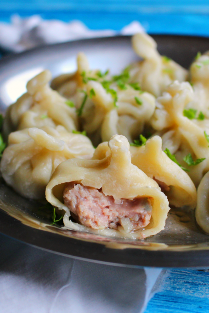 Przepis na chinkali z mięsem – gruzińskie pierożki.