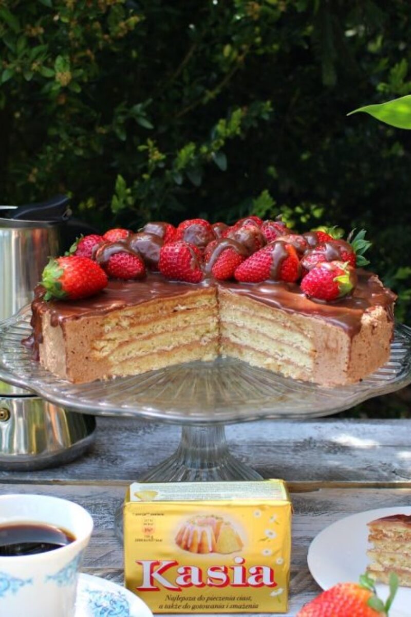 Kruchy torcik z ganache czekoladowym i truskawkami