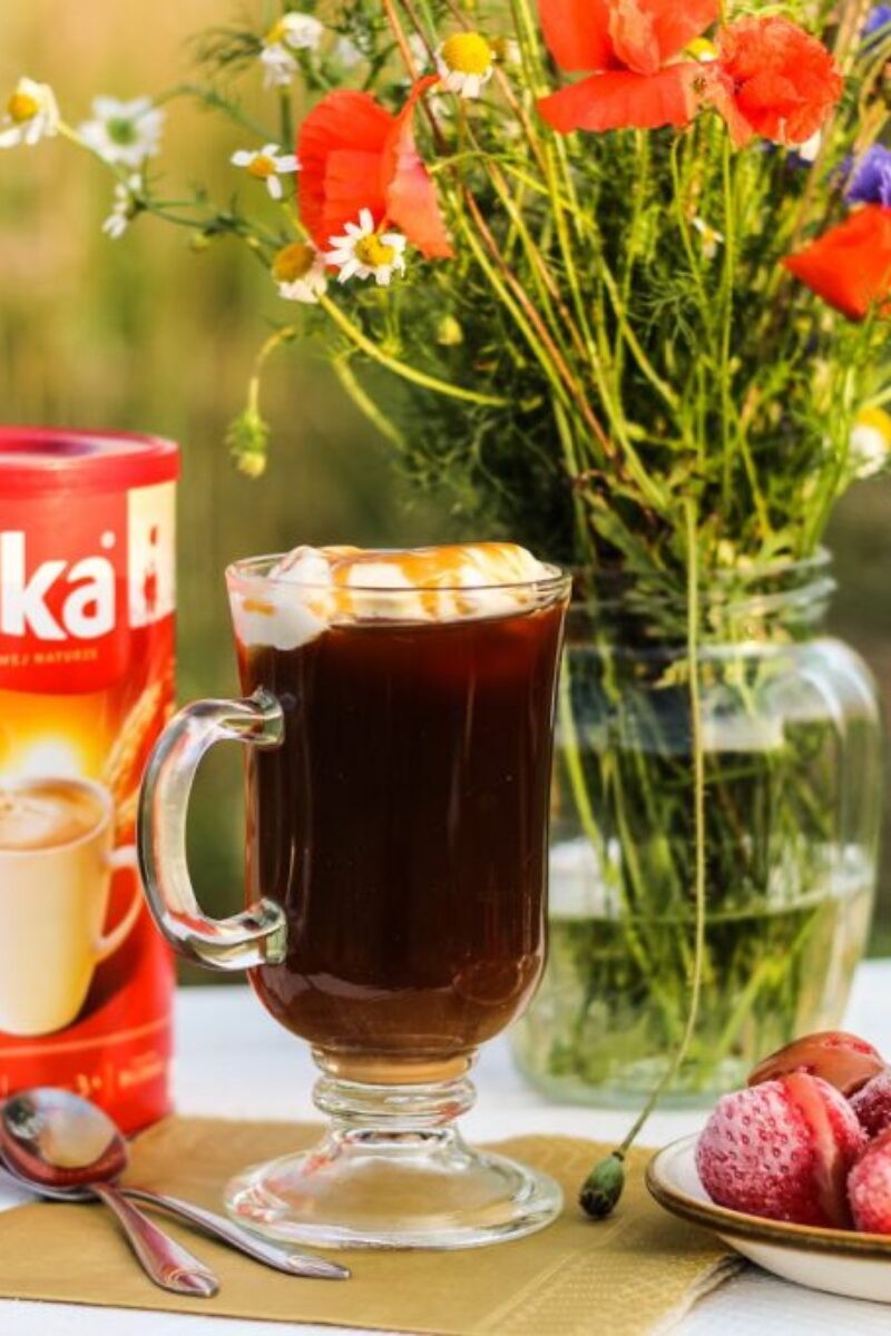Cafe Affogato, czyli kawa po włosku z lodami i sosem karmelowym.