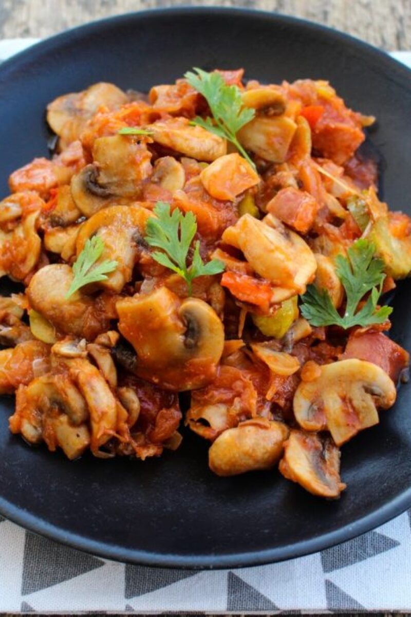 Bigos z pieczarek – szybkie danie jednogarnkowe