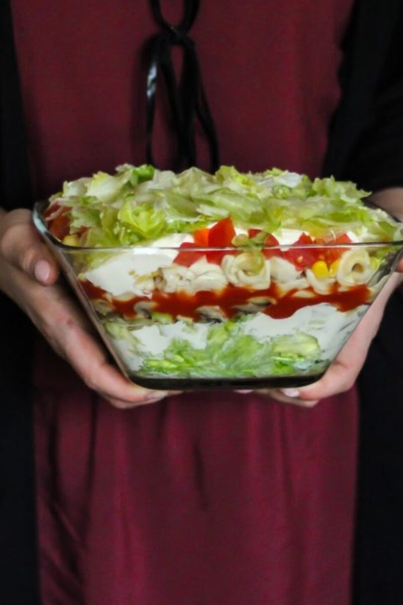 Sałatka warstwowa z tortellini