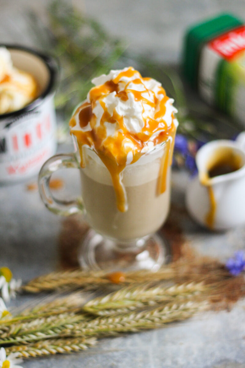 Mrożone cappuccino z solonym karmelem
