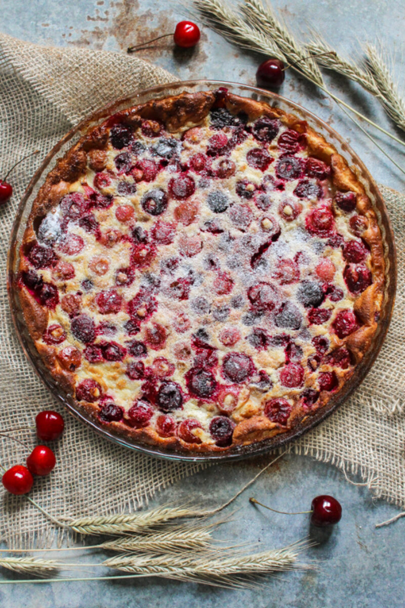 Clafoutis z czereśniami – francuskie ciasto naleśnikowe