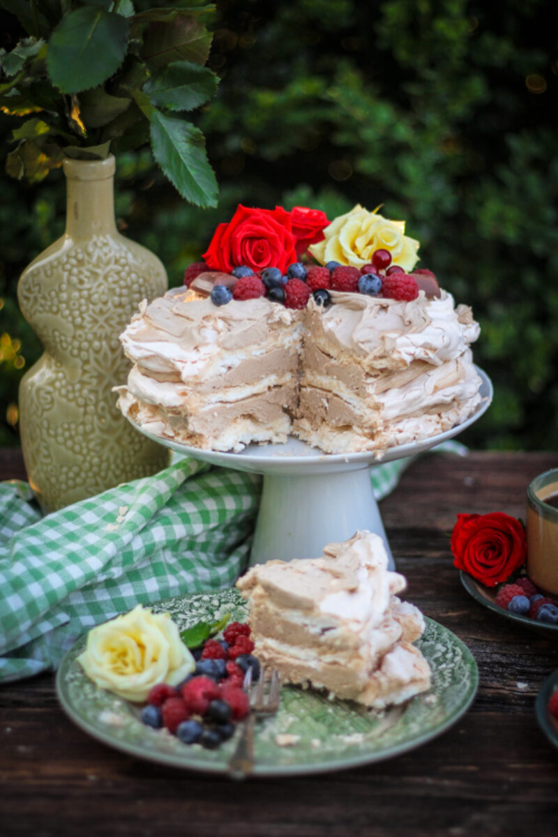 Mrożony tort tiramisu