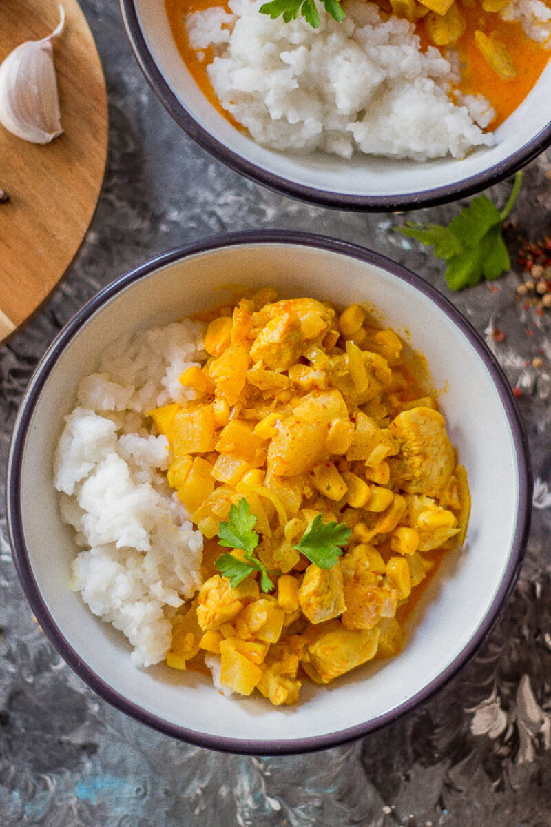 Kurczak curry z ananasem