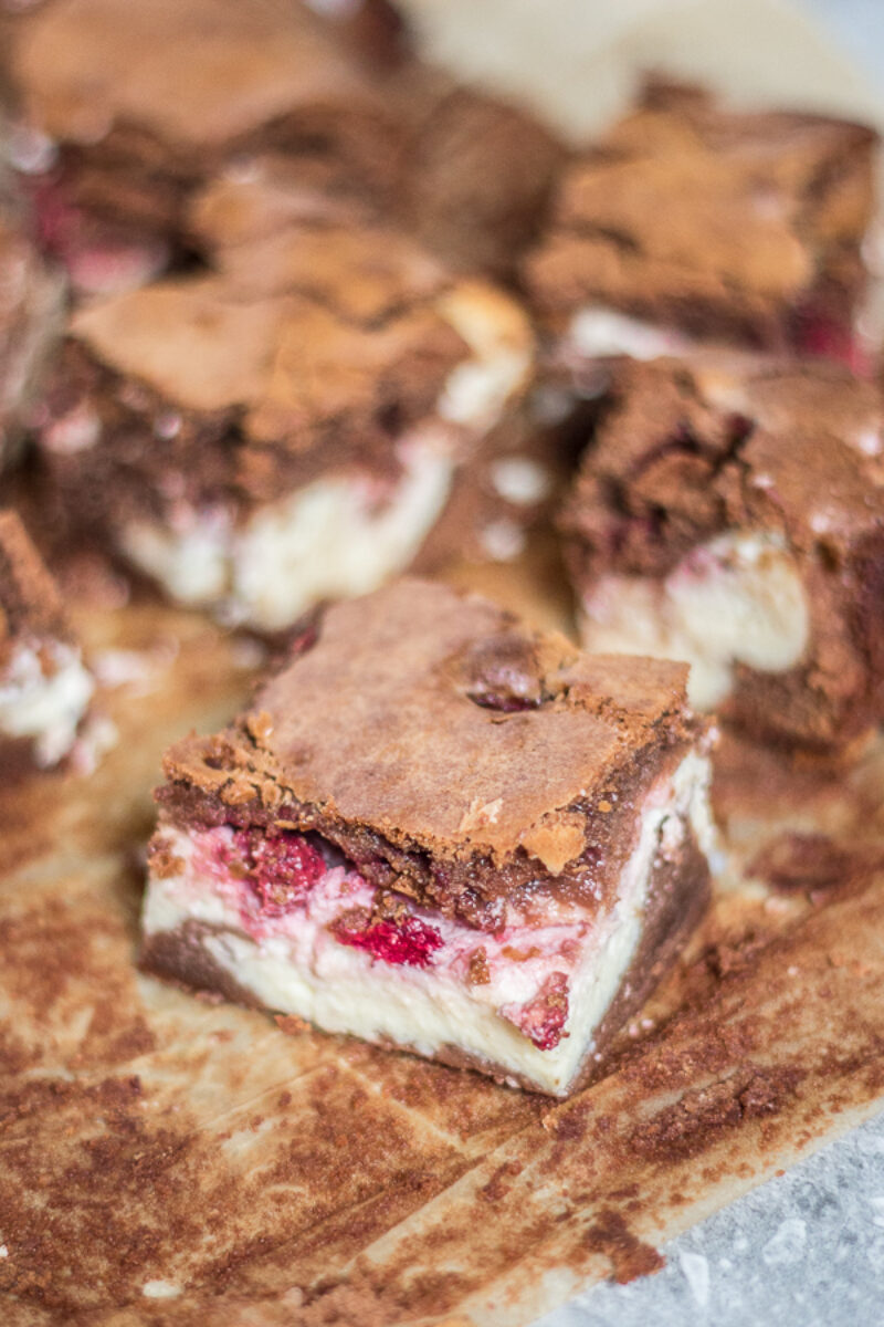 Sernikobrownie z truskawkami